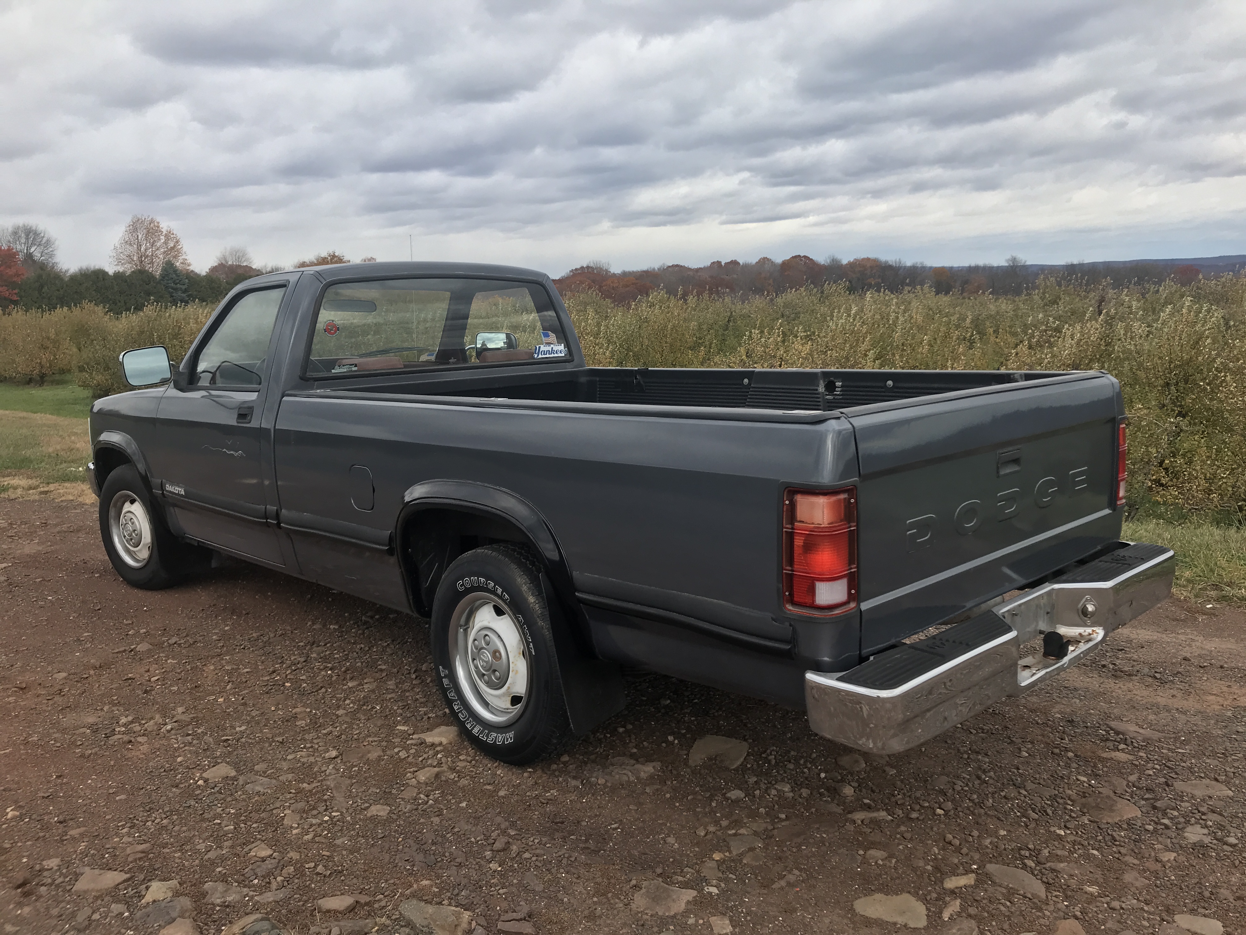 1991 Dodge Dakota Pickup ONE OWNER 117K 8 foot bed and roomy bench seating NICE — photo 74